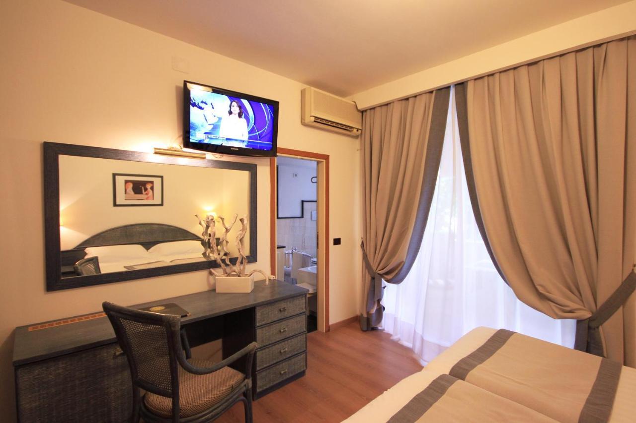Raffaelli Park Hotel ฟอร์เต เดย์ มาร์มี ภายนอก รูปภาพ