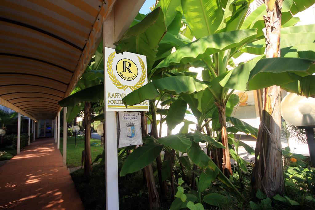 Raffaelli Park Hotel ฟอร์เต เดย์ มาร์มี ภายนอก รูปภาพ